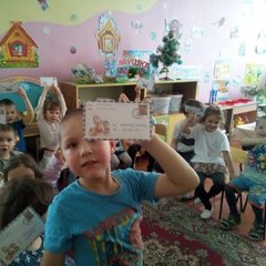 Воспитанники старшей группы получили письма от Деда Мороза в отделении Почты России